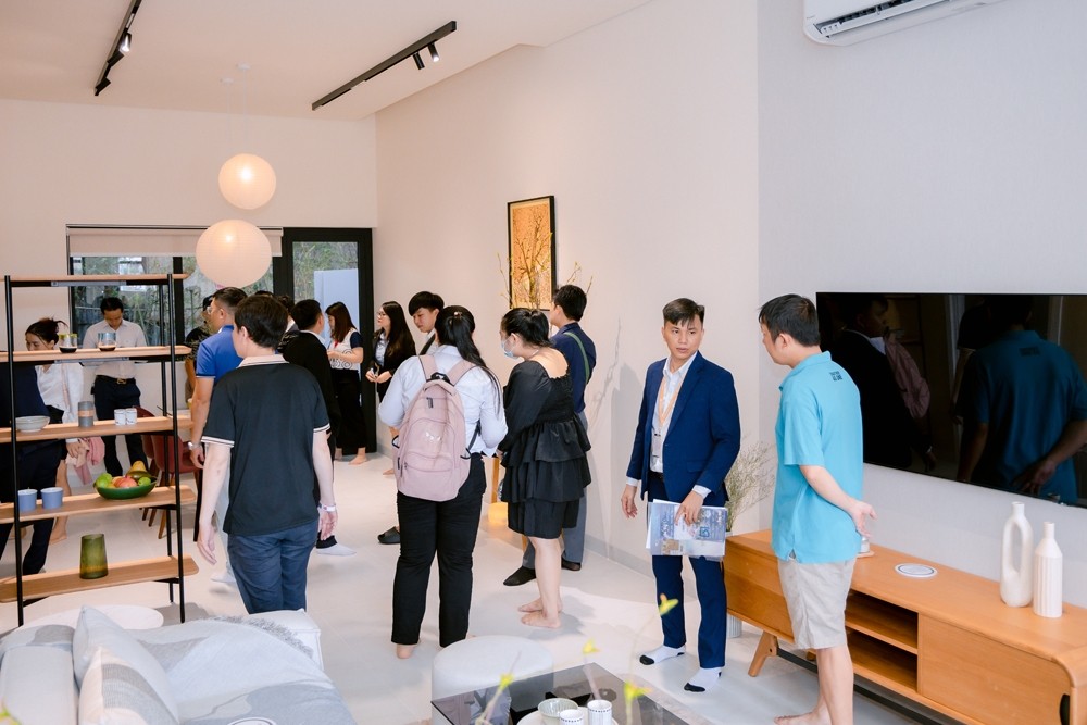 j-home-1-1730186383.jpg