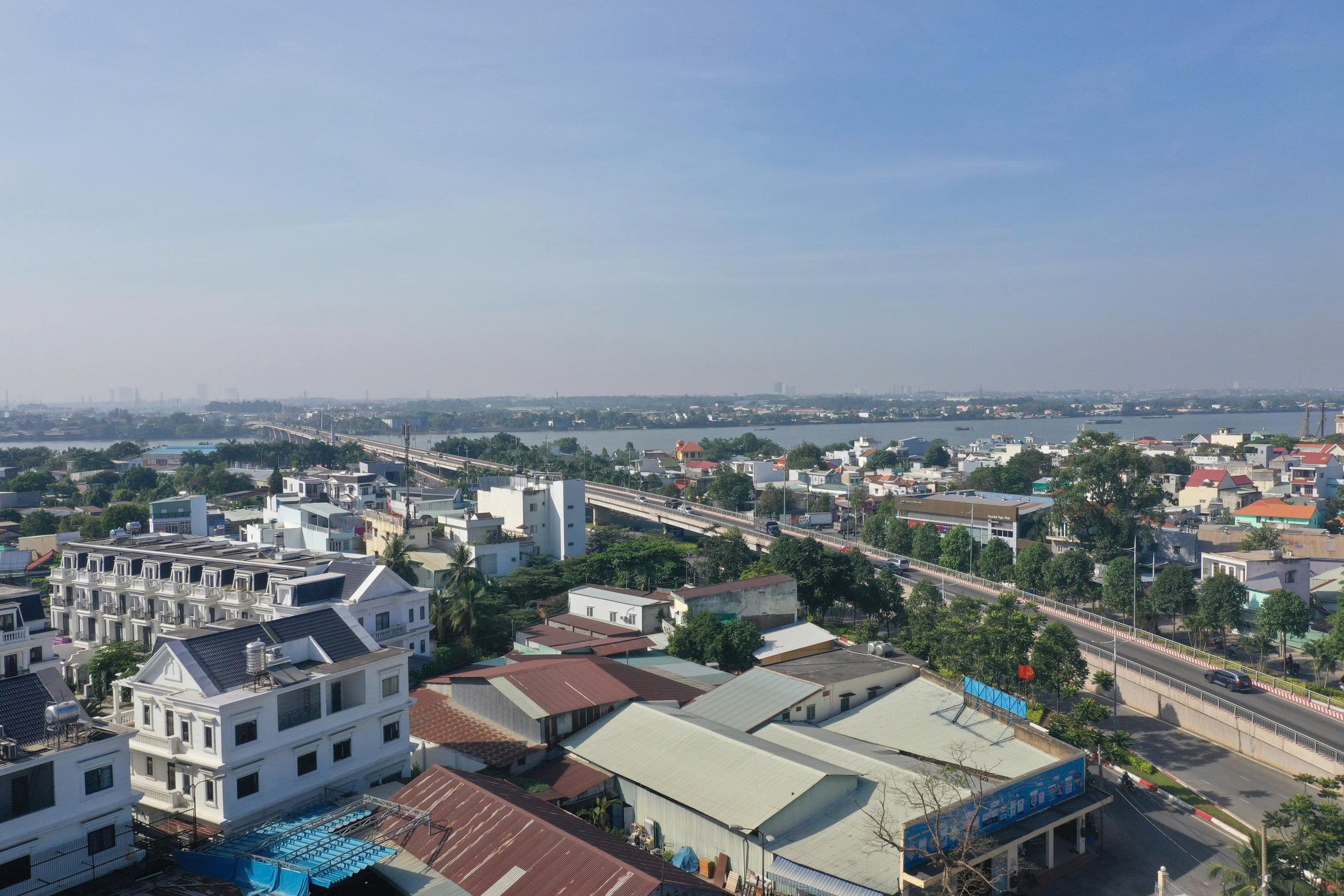 Nhiều nhà đầu tư bất động sản tạm dừng giải ngân vì áp lực giá và lãi vay