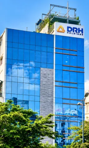 DRH Holdings của ông Phan Tấn Đạt: Doanh thu 6 tháng chỉ 1,8 tỷ, cổ phiếu bị đình chỉ