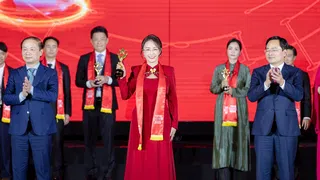 Chủ tịch Eximrs Trần Thị Cẩm Tú được vinh danh Top 30 Doanh nhân trẻ Việt Nam tiêu biểu