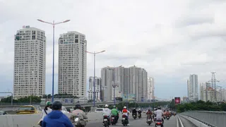 Sóng thoát hàng căn hộ sắp bàn giao gia tăng vì áp lực tài chính