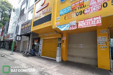 Mặt bằng kinh doanh ế ẩm, khắp nơi treo biển cho thuê