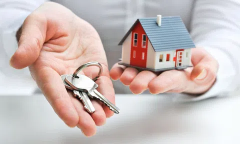 Nắm rõ thủ tục công chứng mua bán nhà đất để không bị “hành”