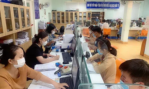 Cười ra nước mắt chuyện lương nhân viên bảo hiểm mỗi tháng mua được một lượng vàng