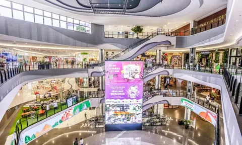 Mặt bằng bán lẻ TP.HCM: Trung tâm thương mại giữ giá, nhà phố trung tâm khó tìm khách thuê