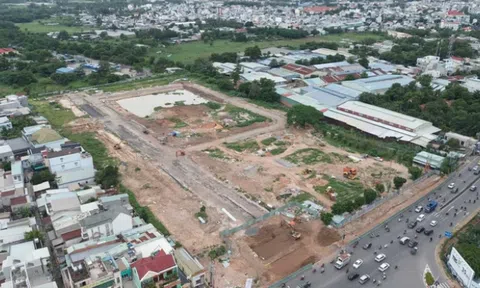 Lỗ lũy kế hơn 11,5 tỷ đồng, chủ đầu tư The Esme Dĩ An xoay xở ra sao với núi nợ trái phiếu?