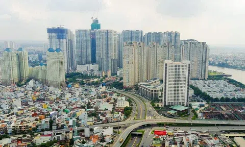 Áp lực nợ vay, ông lớn BĐS 'chuyển mình'