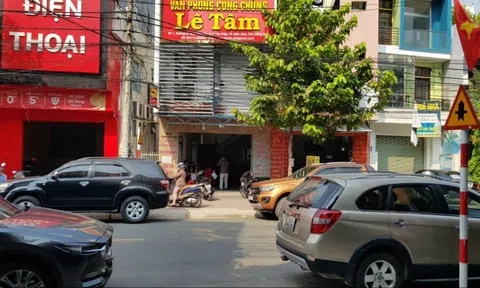 Phòng công chứng 'đông đặc' ngày cận Tết