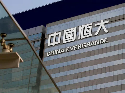 Evergrande vỡ nợ và bài học cho nhà đầu tư trái - cổ phiếu bất động sản