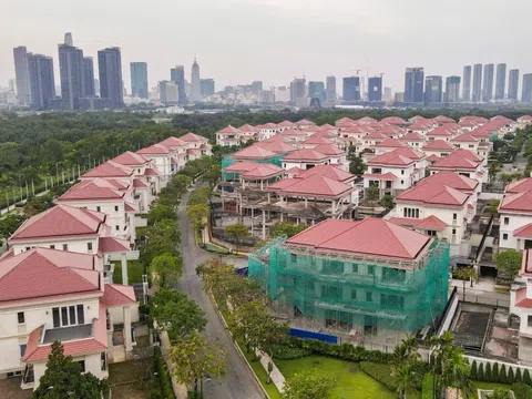 Kinh nghiệm mua nhà liền thổ 2026: Đừng để con số "giảm nửa giá" đánh lừa