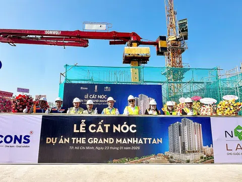 The Grand Manhattan tăng tốc về đích,  chính thức cất nóc tháp cuối cùng