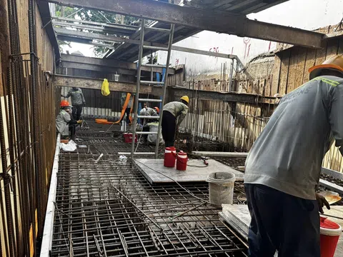 Người xây nhà “choáng váng” vì giá vật liệu tăng từng tuần