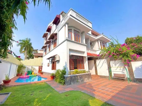 Biệt thự “đất vàng” Hồ Tây rao giá hơn 100 triệu đồng/m²