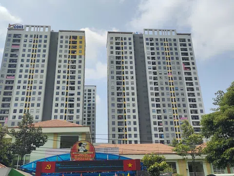 Vì sao cư dân Bcons Garden đồng loạt treo băng rôn phản đối?