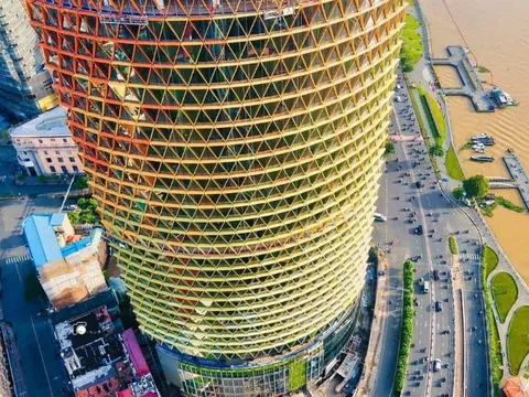 Ai lắp vẩy rồng cho IFC One Saigon?
