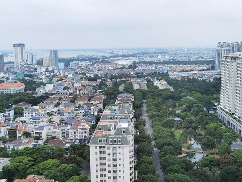 Một nửa số nhà đầu tư ôm tiền ‘săn hàng ngộp’